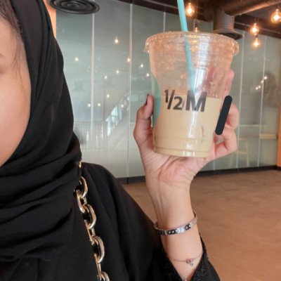 beesho_mx's profile picture. انسانه بسيطه ،أحب الهدوء،وأعشق المطروالغيوم ،  احب رووح المغااامره ،واكره الملل والروتين وأحاربه ،قويه كالحرب،ناعمه كالسلام ☺️🍂