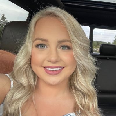 saraevely's profile picture. 