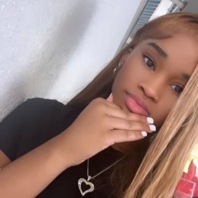 aniyalii's profile picture. he calls me “princess” but my names lia 🎀.