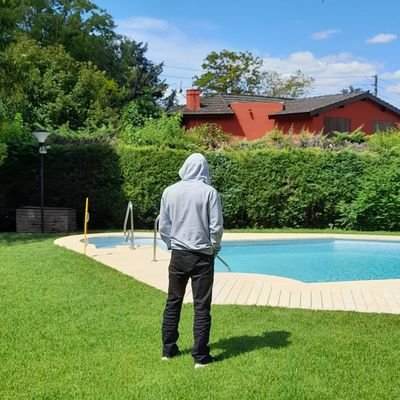 lauTarom232's profile picture. Software engineer.