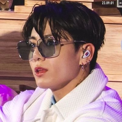 MarieDaiv's profile picture. #1 . ''seven'' ( 15,995,378 )