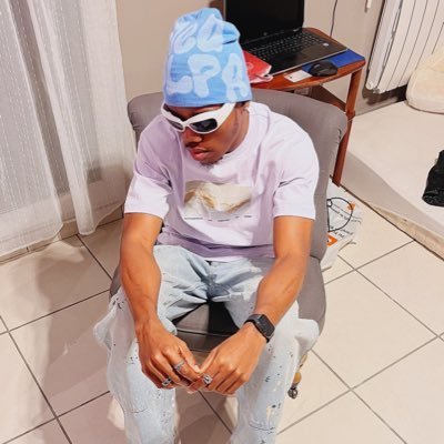 snap:habel_yacou, the coolest guy you will ever see on earth 🌍🙂 https://t.co/JKlKaVbvNp