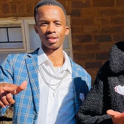 SekhamaneKgotso's profile picture. Rap is for my life

Hairstylist in maglera 👌