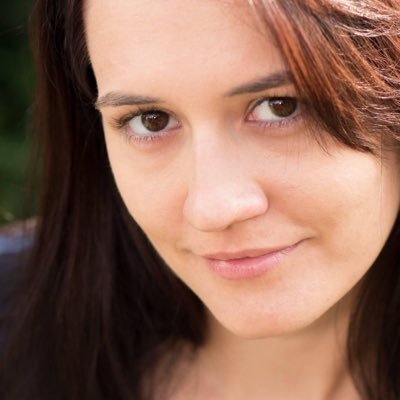 JennyHavas's profile picture. Mama, Hundemensch, Metaller und Lehrerin. Klugscheißer, Serienjunkie und ganz groß in Sachen Sarkasmus und düsterem Humor. Bei mir gibts aber immer was Süßes 😏