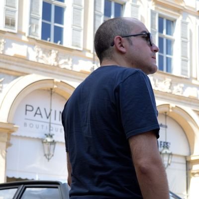 AleFruh's profile picture. Videogiocatore 🎮 / Appassionato di fumetti 📰 / Amante del cinema 🎥🎬 d'azione e non. Tutto condito da sfaccettature Geek neroazzurre ⚽.