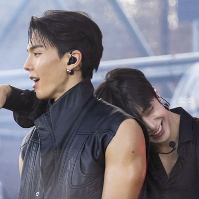 I didn't even liked kpop and now my emotional stability depends on a Korean boy group. Not a NSFW acc but I do say inappropriate things, ShowHyung enjoyer