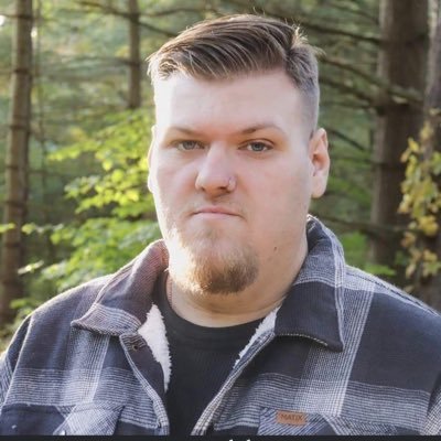 EmeraldRaven93's profile picture. 