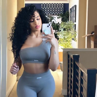 _angelicunicorn's profile picture. Instagram : @_angelicunicorn_