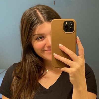 _isabelleb04's profile picture. 19