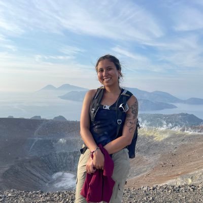 BSc Marine Science at Coastal Carolina to MSc Volcanology at the University of Bristol | she/her | Interested in how volcanoes interact with coral reefs