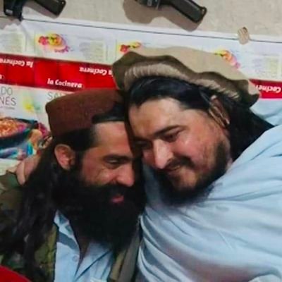 افغانستان ته بیا رو نشی.
د قسما قسم سیلابونو غیږه کې ژوند تیروو.🗻
لکه د خوړ کاڼي یو سپین رنګونه نه بدلوو.🏔️
سرباز انقلابی سر سخت امارت اسلامی افغانستان