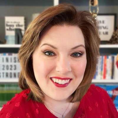 Chief Marketing Strategist & Pres of Meredith Communications- a homebuilder marketing agency. Fantasy Booktrovert & #IIH Headache Warrior.