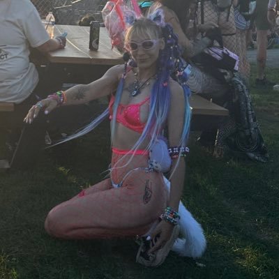 𝓫𝓪𝓼𝓼 𝓫𝓪𝓫𝔂🌻🦋🦖🍒🔮👽🍄💿🌈🌿🧚🏼‍♀️🐍 san holo • birdsnest • the flock ⇧% / bi /【=◈︿◈=】 just tryna have a good time