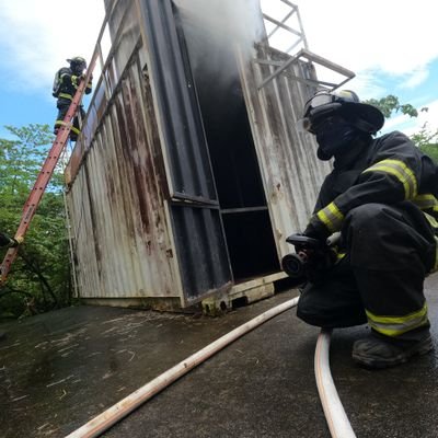 Ingeniero Civil
Bombero voluntario
Est. Esp Patología estructural
