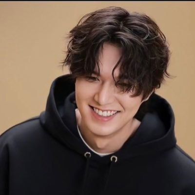 Tall. Annoying. Sweet. Dark. Observant. M/C . ❤️ Korean movies.