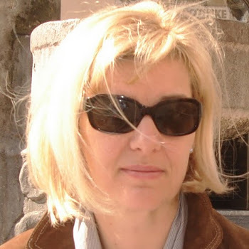 Owner of a Greek villa to rent
Professor FR&SP
Certified translator SP-FR & FR-SP
Passionate for movies, music, football, books
Speaks FR, SP, EN, GR, IT