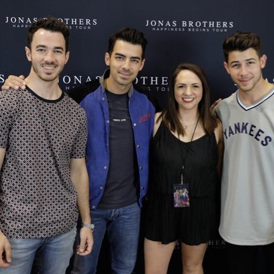 boy mom; lover of sad songs, good books, and……….the jonas brothers
