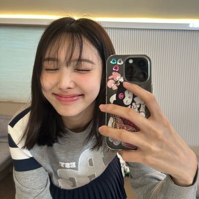 donghyucknotes's profile picture. college-ing muna