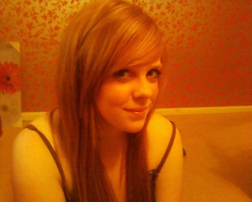 Yet another Christmas alone... anyone single? add me at http://go-url.in/2Ht
