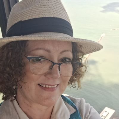 Benitadodd's profile picture. Consultant, writer, 'Mistress of the Quill,' ex-South African, plant whisperer, happy camper.