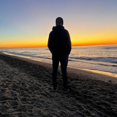 _mosmartin's profile picture. ...vibing 😎