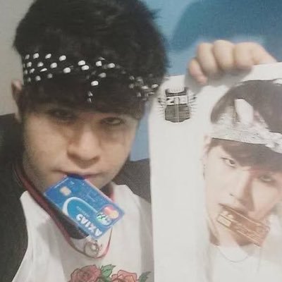 exposed13m's profile picture. 🤓