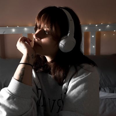 if i didn’t romanticize my life, i’d be dead by now. mostly post aesthetic stuff(or books)