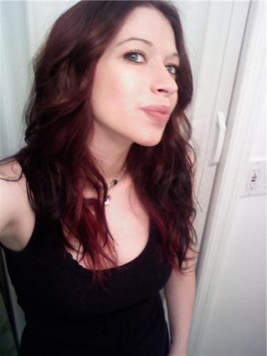 Yet another Christmas alone... anyone single? add me at http://go-url.in/2Ky