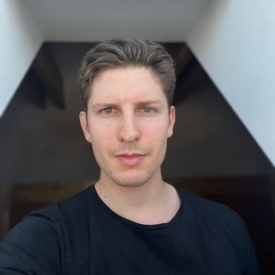 _romanindra_'s profile picture. piano enthusiast. startup founder, portfolio: https://t.co/8wrA790iz6