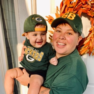 Mother of 3 •Wife to an amazing woman•Carpenter•Packers fan 💛💚💛💚• #Family #Construction #Indigenous #GoPackGo