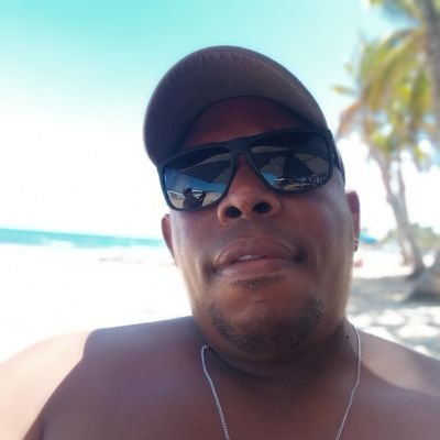 amo meus filhos ,respiro futebol em especial EC.BAHIA