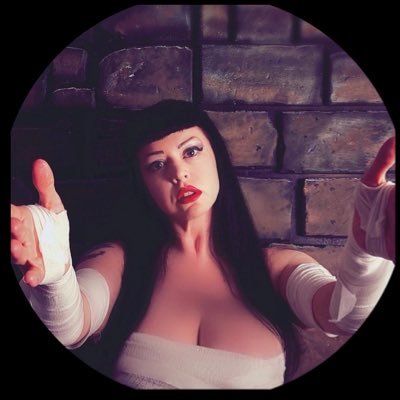 🦇 🌈 Actress/Horror Host/Burlesque 🎙️Co-host of the podcasts FRIGHTCAP & 🦉BTW🎙️Totally Toonular on the @fantasy_shed podcast network 🎬SC for @chattfilmfest