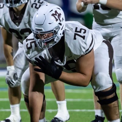 Mount Carmel 2024 H6’4 W262 OL, RT | GPA 4.0 | (312) 687-4084 bryanlukaszczyk104@gmail.com Multi-Sport athlete 🏈78 inch wingspan