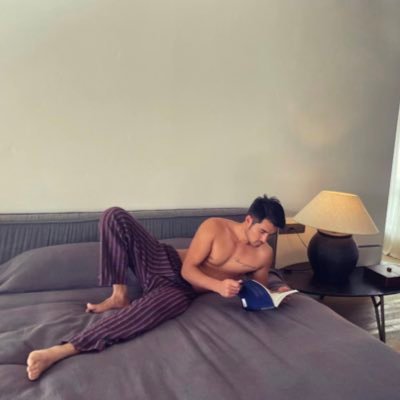 julian933352955's profile picture. who care