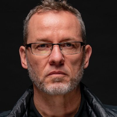 I like to think with my hands. Ex Nike, Ex P&G, Ex DDB, Ex Weiden. Founder: @FraytApp , Current: Design instructor @themodernedu