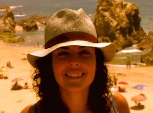 Me apasionan la fotografía, el cine y la cocina; necesito viajar y sol; sigo la moda... y tengo la suerte de disfrutar con mi profesión: marketing y publicidad.