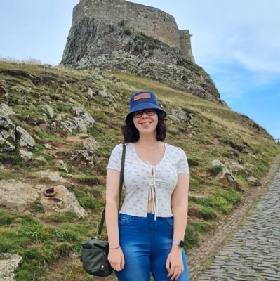 Castle historian. Librarian. CSG Web Officer.             Uni of Exeter PhD student researching the role + reception of British castles in the 19th century.