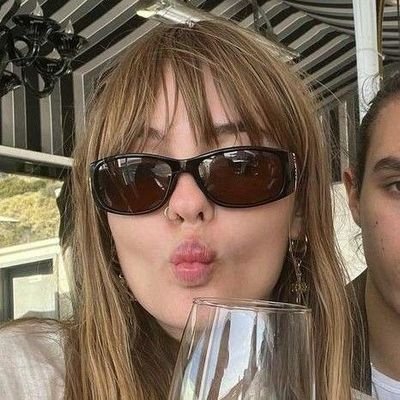 19y, casada com a @vicdeangelisss e mãe de 2 gatos apocalípticos