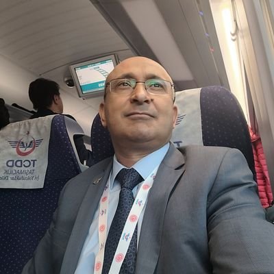 cuneytturkkusu's profile picture. Yolu rastgele yürürsen ömür olur, 
denginle yürürsen şiir olur...