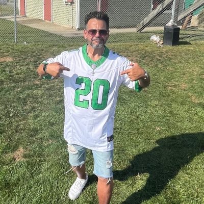South Jersey born and raised... comic/writer/idiot. The world is my playground.. Available for voice overs