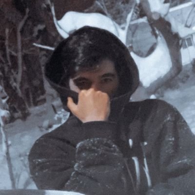 ayydynee's profile picture. تُخسِ جَمع و حَرف هایِ نَگفتِه اَش...
𓄂𓆃