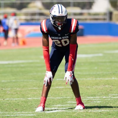 Height🦵🏾: 6’3/ Weight💪🏾:190// Position DB,Nickel/📍American river college #20 🦫