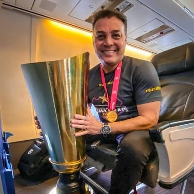 Magister ComunicaciónUCG.
Presidente BarcelonaSC 2019-23.
Campeón 2020.
Semifinal CL 2021.
Vicecampeón 2022.
Campeón Femenino 2023.

Instagram @betoalfaromoreno