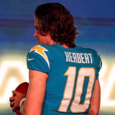 Chargers fan⚡️| #NFLTwitter | Justin Herbert T-1 Fan | #Lakeshow