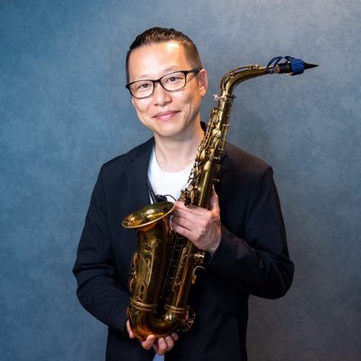 サックスを身近に感じてもらう為、歌謡曲をカラオケで演奏してます🎷/ YouTube登録者2.9万人😆 / 楽譜販売 / 紐リガチャー製作 / サックス情報共有コミュニティ主催 / BLITZ AND SQUASH / レザー / 珈琲焙煎 / CT125 / 大阪🗾 2児の父👨‍👩‍👦‍👦 / 各リンク↓