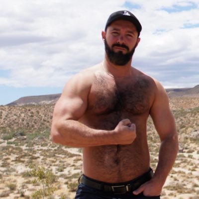 Random pics of me in no particular order to look back on. my body goes through phases. 🐻 🧔🏻💪🏼🫃