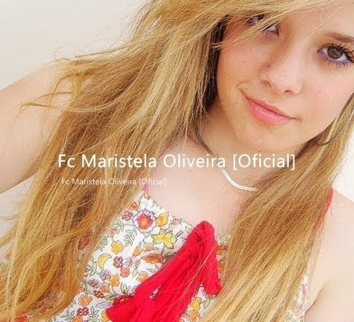 Amanda M. , uma completa idiota, feia, ama fácil.