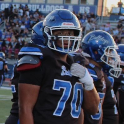 6,1 235|DT/OT 26’| 3.4 GPA, Riverside Brookfield High School, email: nieves.damian2008@icloud.com