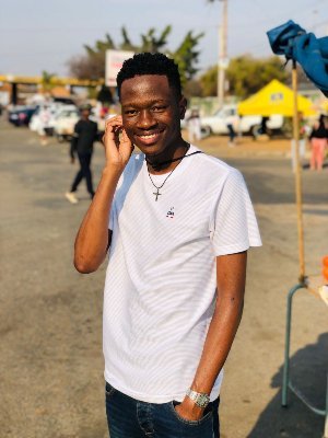 Dee_le_roux's profile picture. IG : dee_le_roux_
FB: Dipolelo Mosoma