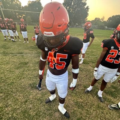 • DE/ATH🏈 • Junior 💪🏾 • C/O 2025 • 6’0 • 190 • GPA 4.17 • Bench 265 • Squat 500 • PowerClean 265 • Fairley High School 4-0